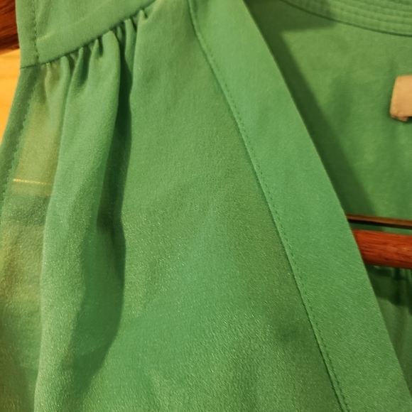 Banana Republic 100% Silk Sleeveless button up XS - Picture 5 of 15